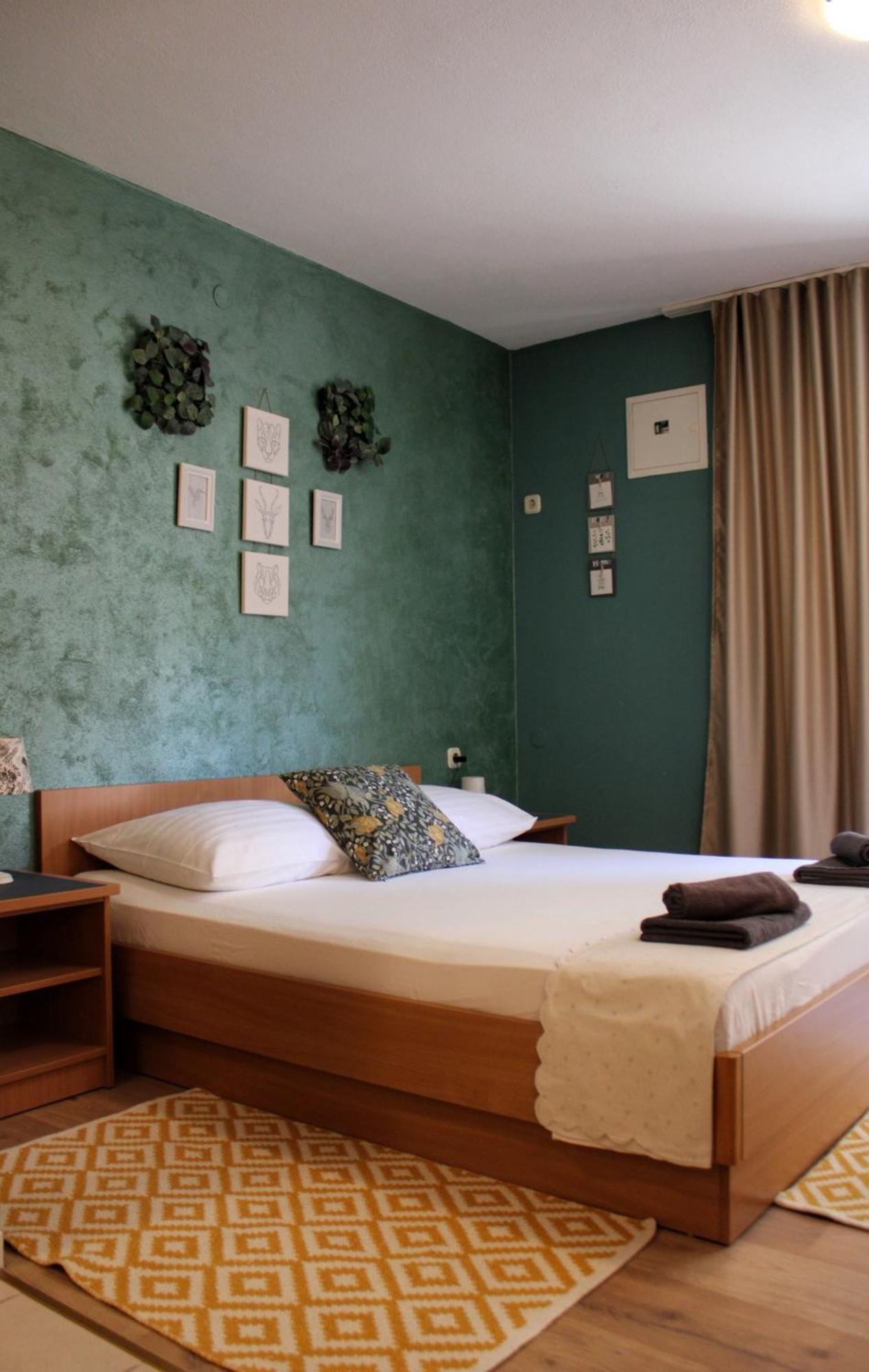 Studio Laura-Spacious Studio On The Main Beach Makarska Bagian luar foto