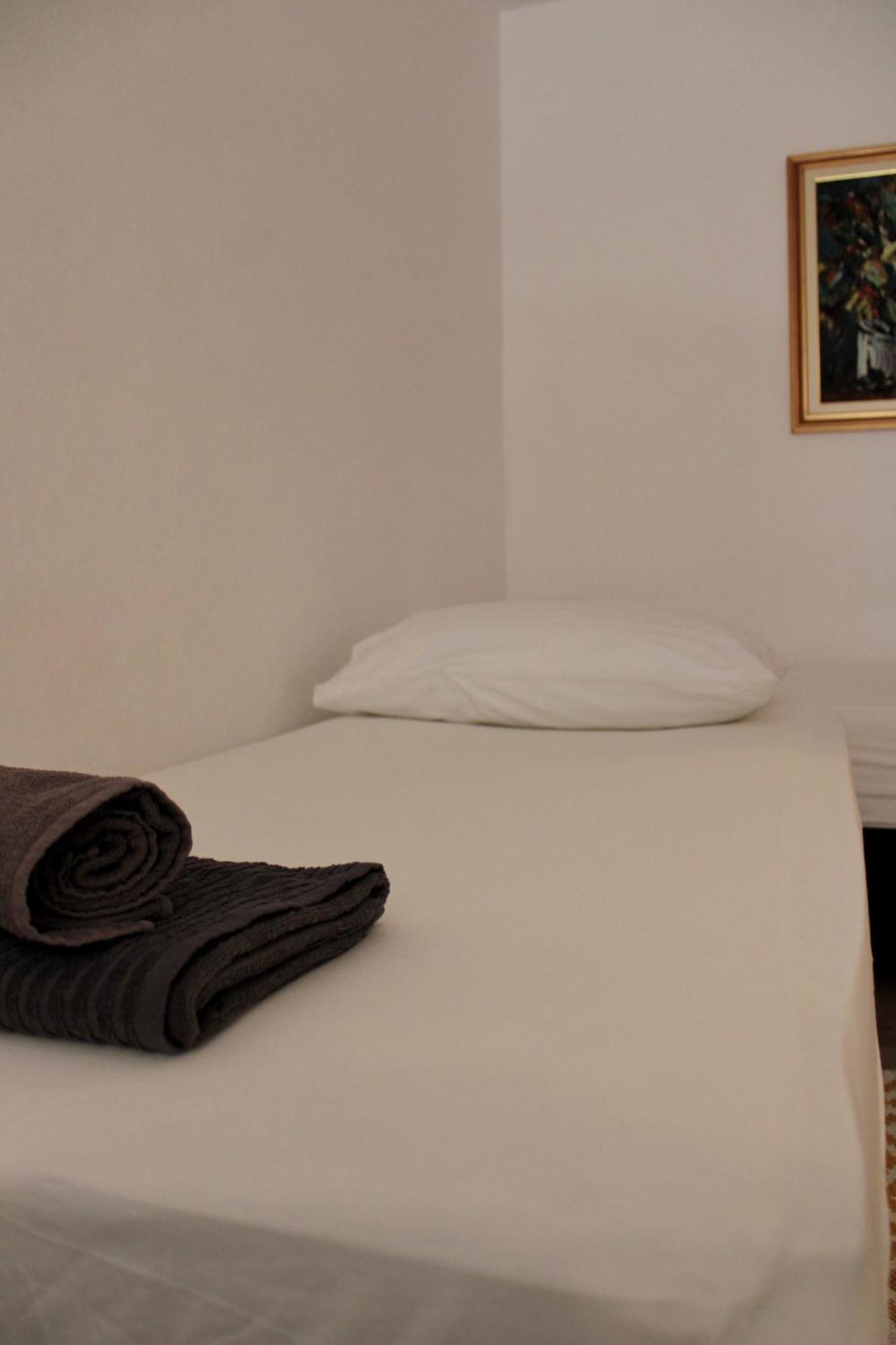 Studio Laura-Spacious Studio On The Main Beach Makarska Bagian luar foto