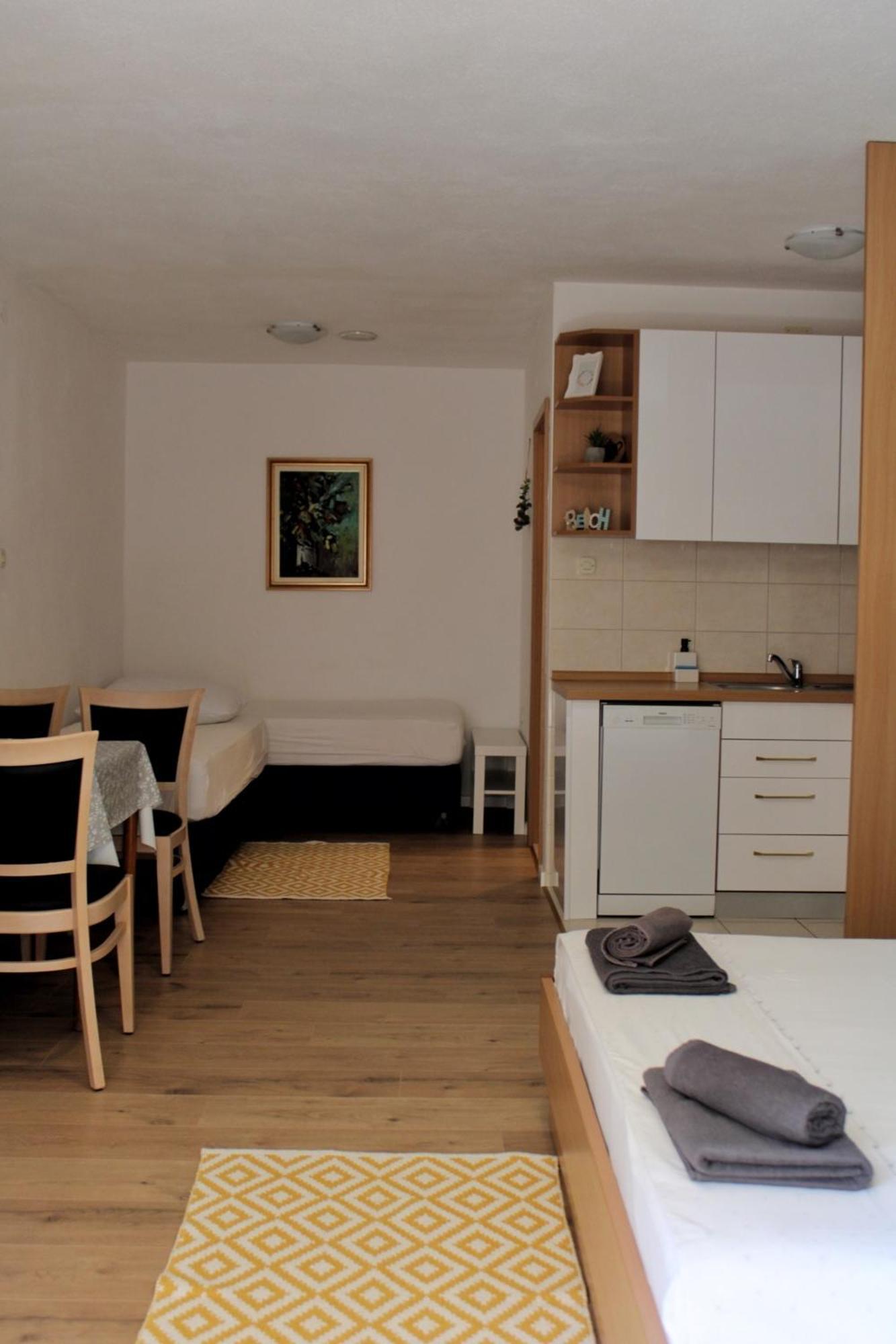 Studio Laura-Spacious Studio On The Main Beach Makarska Bagian luar foto