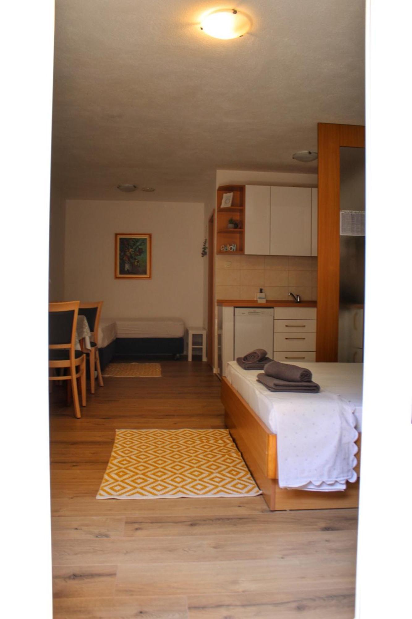 Studio Laura-Spacious Studio On The Main Beach Makarska Bagian luar foto