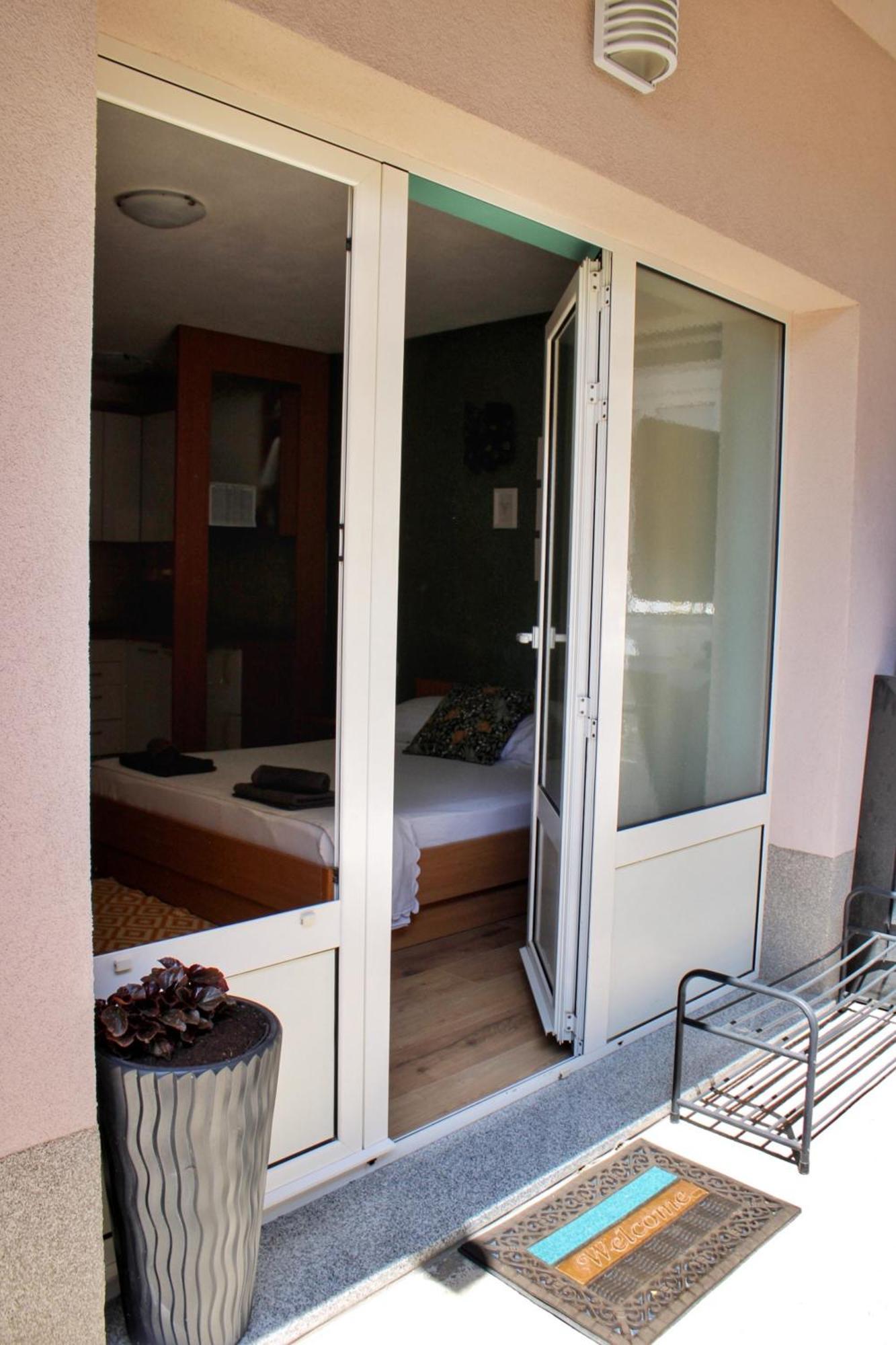 Studio Laura-Spacious Studio On The Main Beach Makarska Bagian luar foto